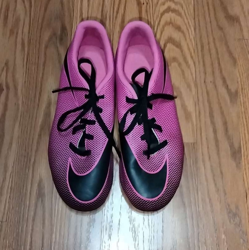 Pink soccer nike cleet's